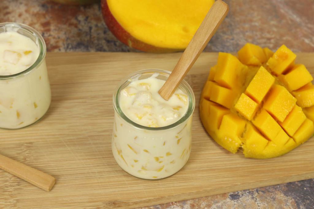 YOGUR NATURAL CON TROZOS DE MANGO Simple Blending